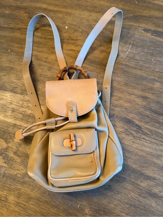 gucci bamboo backpack mini Rare Mint Green Suede 11g131s Bagriculture Signature Gucci quality and craftsmanship. Vintage Gucci Bamboo Mini Drawstring